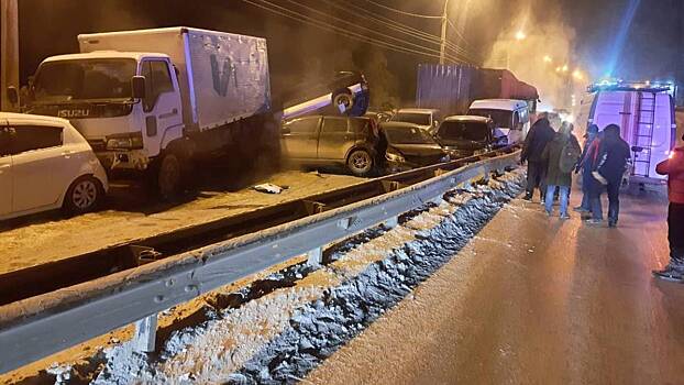 Массовое ДТП с участием 15 машин произошло в Иркутской области