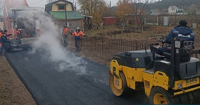 В Ульяновске прокладывают тротуары, очищают стоки и сажают деревья