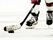 Хоккеист умер на льду в Омске