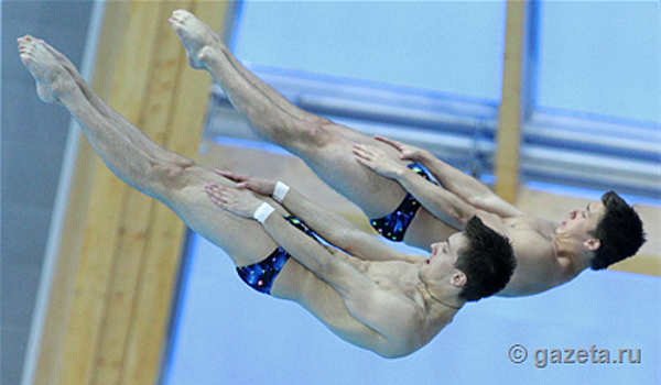 Минибаев и Бондарь стали 3-ми в синхронных прыжках в воду с вышки на этапе МС