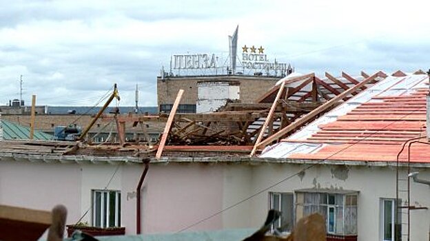 На Кирова, 67, с половины крыши сняли металлические листы