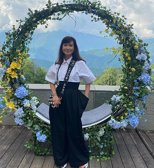 В 2014 году Нонна Гришаева стала художественных руководителем Московского областного театра юного зрителя (МОГТЮЗ).