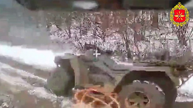 Расчеты FPV-дронов сожгли пикап и квадроцикл боевиков ВСУ