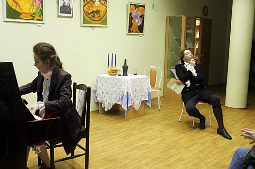 Спектакль «Моцарт и Сальери» показали в библиотеке на улице Федора Полетаева