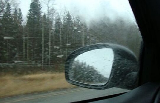 3 способа сделать так, чтобы зимняя слякоть не пачкала боковые зеркала авто