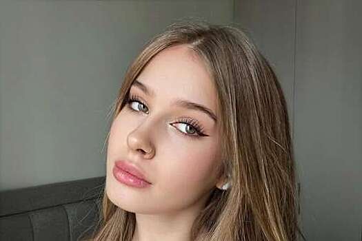 Порноактриса из РФ Comatozze забрала главную награду AVN Awards