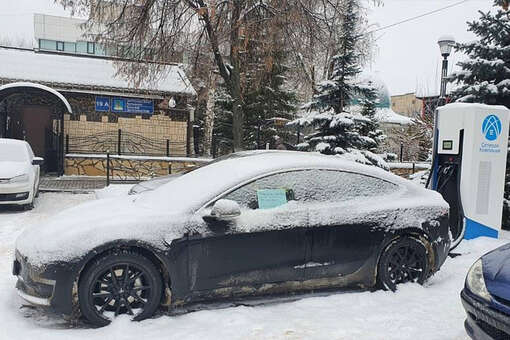 Новости автомира: в Набережных Челнах автомобиль Tesla сломался после попытки зарядить аккумуляторы