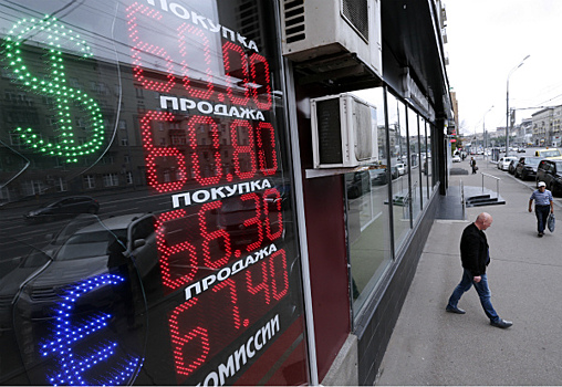 Резкое падение рубля, режим ЧП в Турции, новые войска РФ и другие события дня