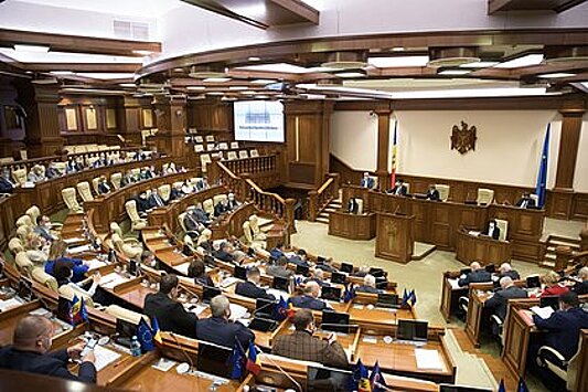 Парламент Молдавии решил отозвать своего представителя в СНГ