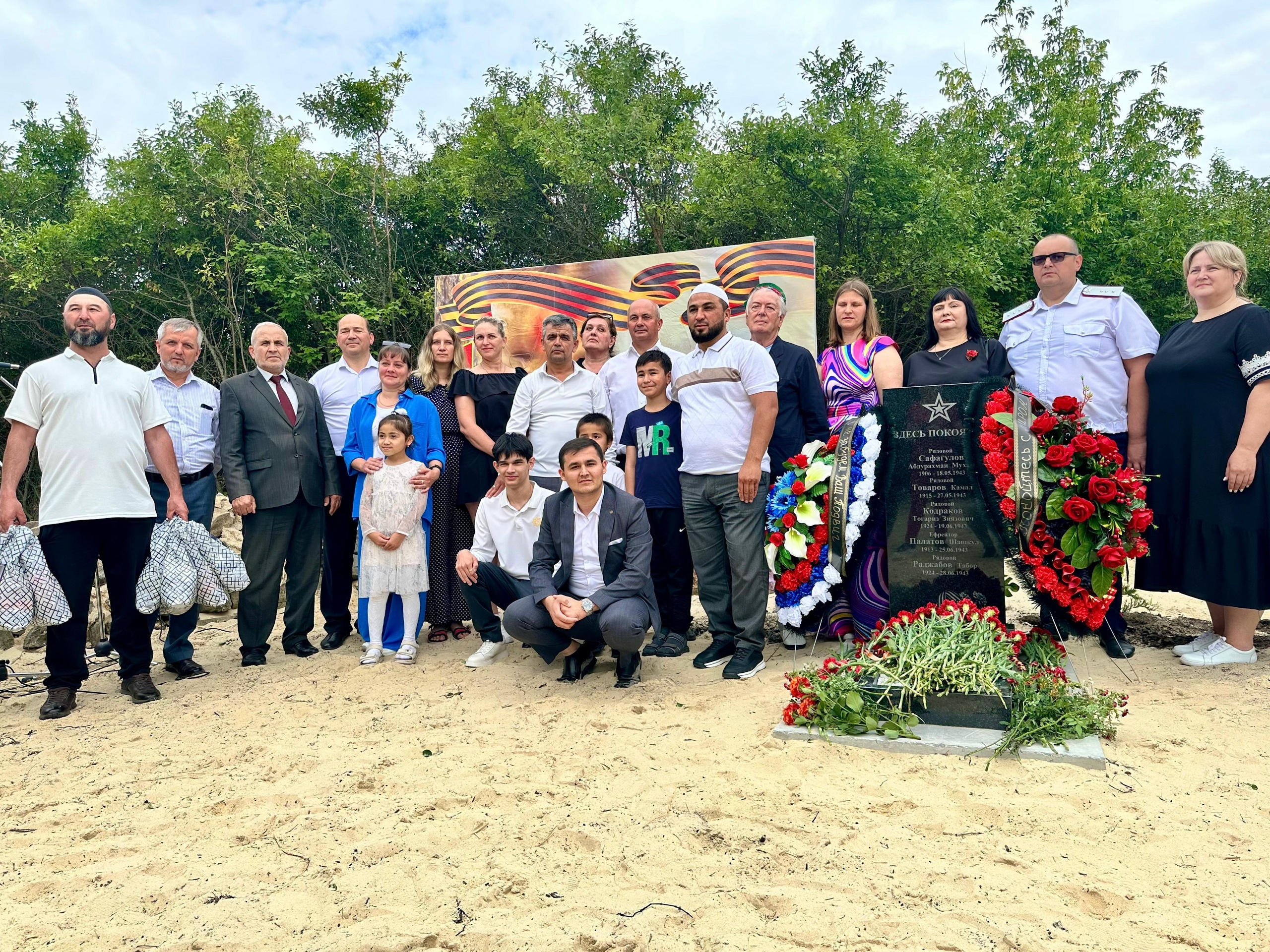 В Тарасовском районе прошла церемония открытия памятника красноармейцам-таджикам