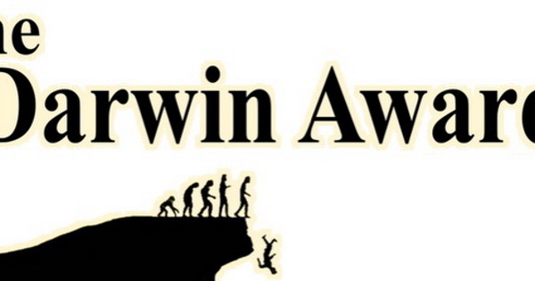 Премия Дарвина. Darwin Awards. Премия Дарвина статуэтка.