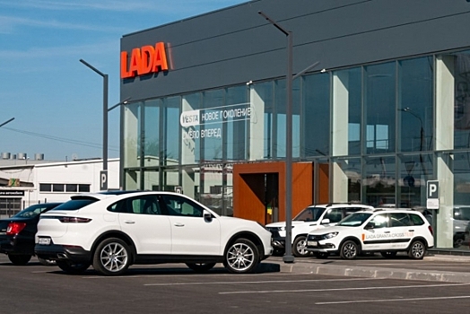 Автоэксперт Славнов призвал пересадить таксистов на отечественные авто: причина