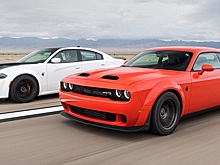 Три автомобиля Dodge Muscle Car общей стоимостью 228 тысяч долларов украдены из дилерского центра