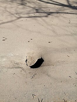 В Кирове на улице Шорина провалился асфальт