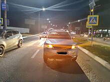 В Шахтах на пешеходном переходе под колесами кроссовера едва не погибла женщина