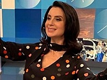 Екатерина Стриженова вернулась к работе после перелома руки - Видео
