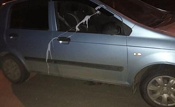 В Краснодаре вандалы залили краской несколько автомобилей