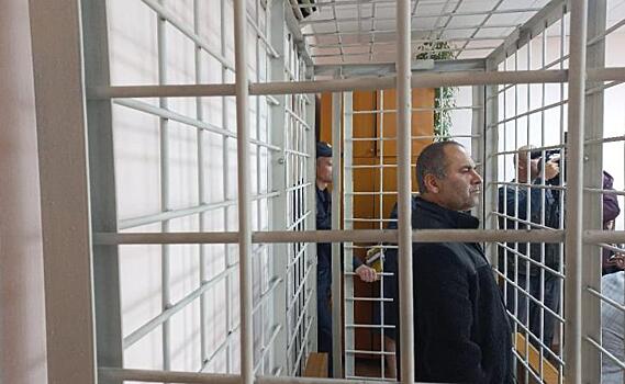 Из 4 обвиняемых по делу об отравлении шаурмой - 3 гражданина РФ, но только 1 говорит по-русски