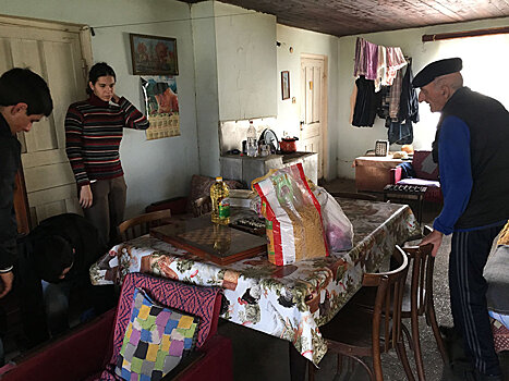 Радость семерых стариков: акция "Эхо добра" прошла в Очамчыре