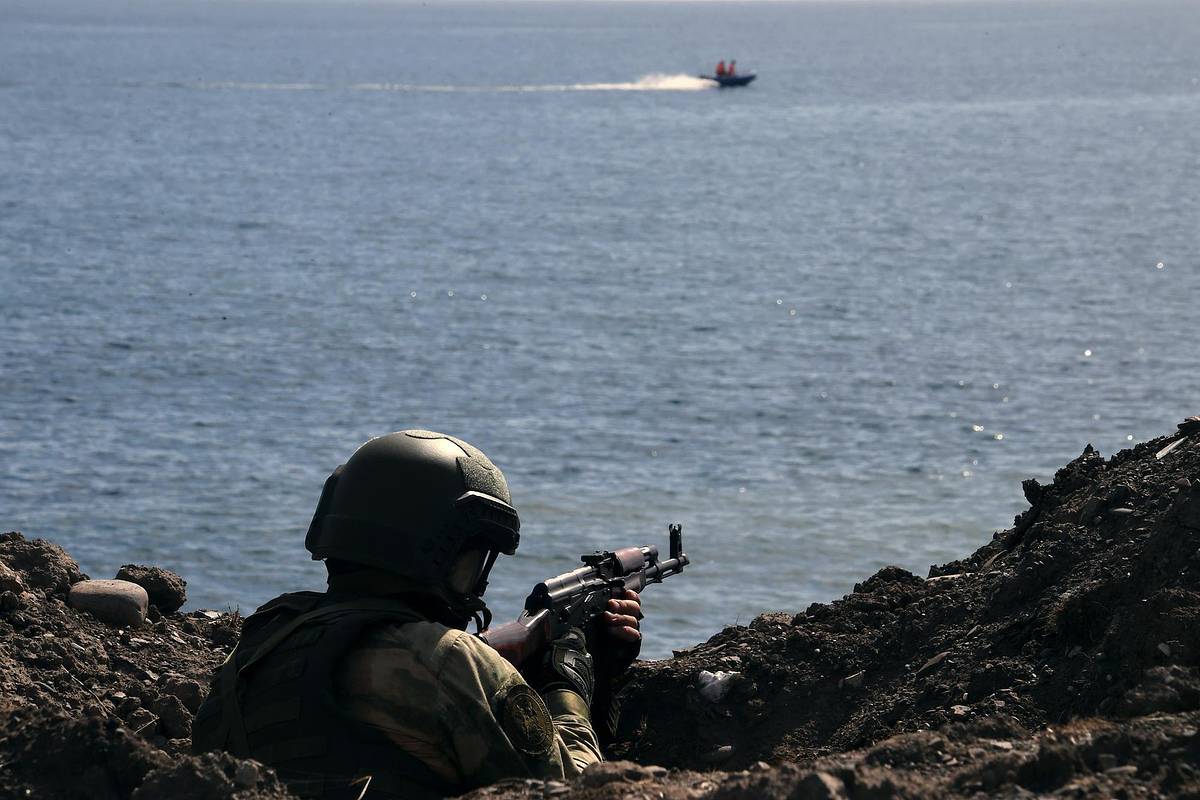 В Крыму заявили о вражеской активности у берега полуострова