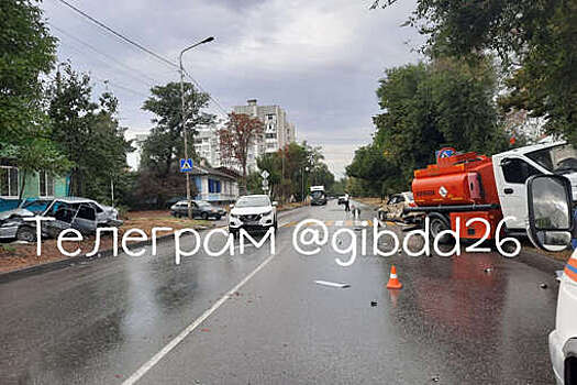 На Ставрополье водитель со стажем один месяц спровоцировал тройное ДТП с участием бензовоза