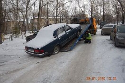С улиц Засвияжского района Ульяновска убрали две брошенные легковушки