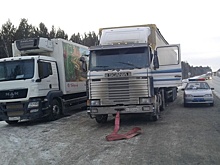 Свердловские полицейские спасли замерзающего на трассе дальнобойщика