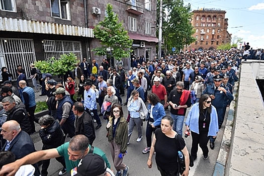 Участников акции протеста в Ереване задержала полиция