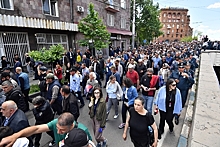 Участников акции протеста в Ереване задержала полиция