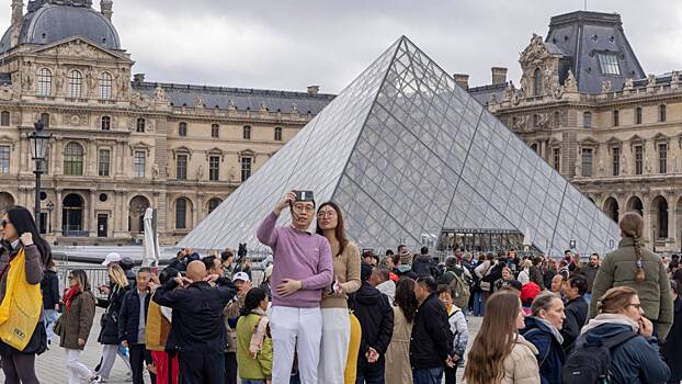 Кража века в Париже: реакция соцсетей и СМИ на ограбление Лувра