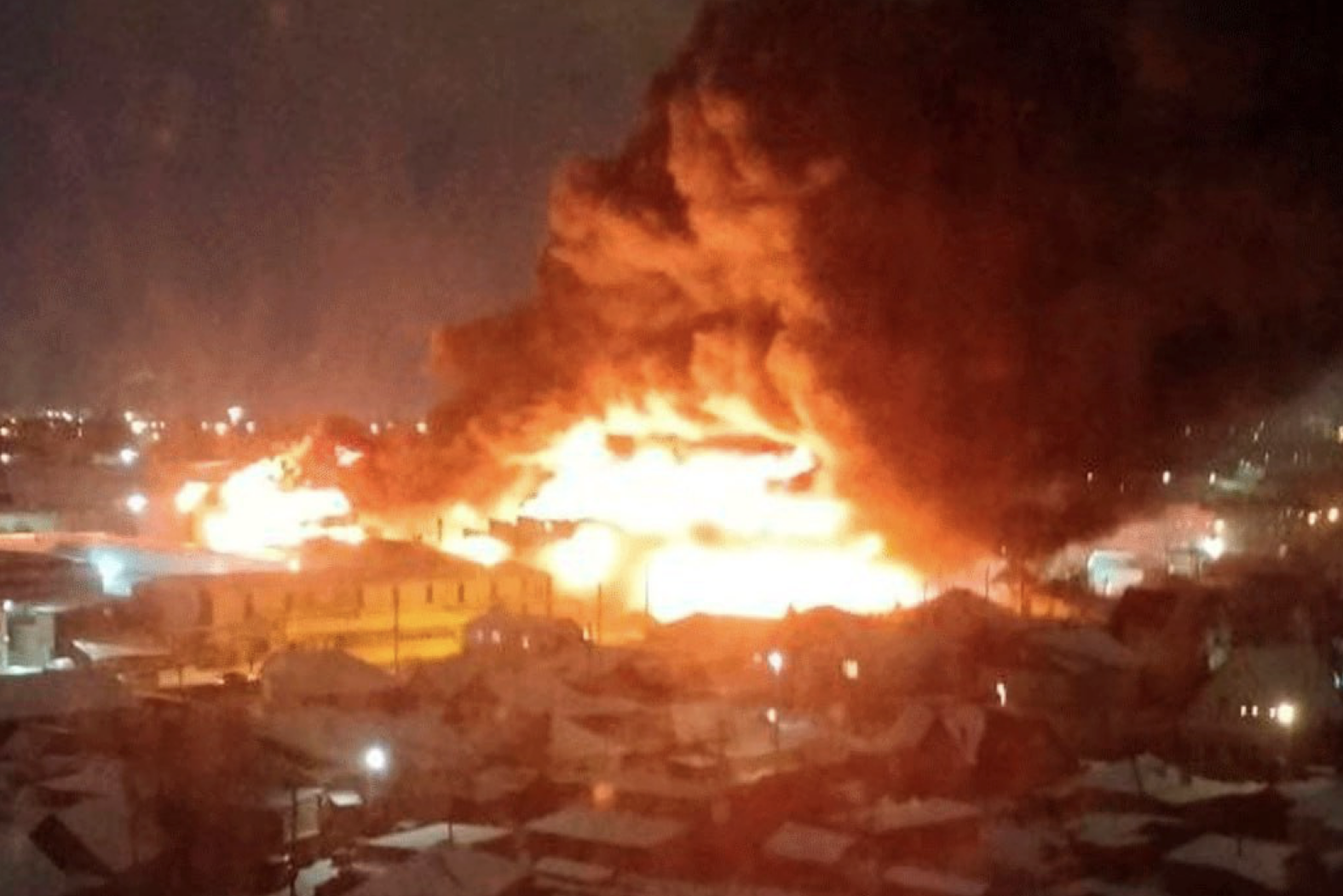 В Новосибирске произошел сильный пожар на площади 5000 кв. м