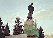 Компанию, которая ремонтировала памятник Ленину в Челябинске, снова пустили на объект