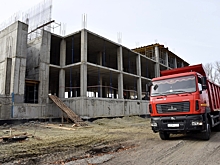 Вадим Астафьев проконтролировал ход работ по строительству школы в Заре