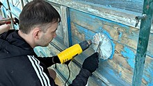 Волонтеры «Том Сойер Феста» завершают расчистку фасада Дома актера в Вологде