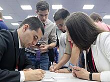 «Путинское поколение» не видит будущего в России и презирает чиновников