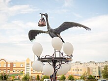 В рязанском «Мамином сквере» появилась скульптура «Аист с ребёнком»