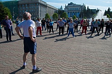 Новосибирцев приглашают на парковую гимнастику