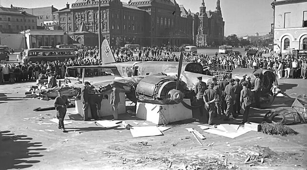 До немецких бомбежек Москвы оставались считанные дни