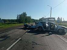 Легковушка столкнулась с пассажирским автобусом: пострадали шесть человек