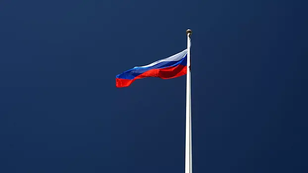 В Донецке развернули флаг России