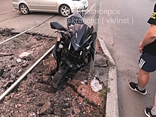 Красноярский мотоциклист на скорости влетел в автомобиль