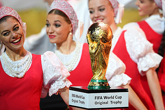 Кубок чемпионата мира по футболу прибыл в Казань