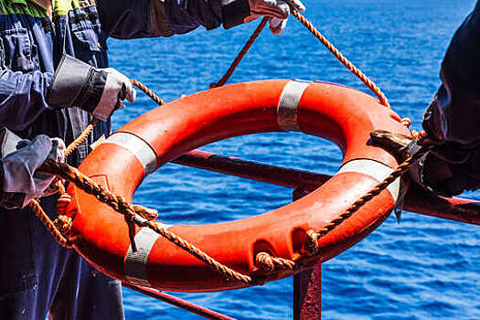 На Волге столкнулись буксир и резиновая лодка, рыбак пропал