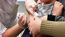 Вакцинация в детстве помогает при лечении рака, выяснили ученые