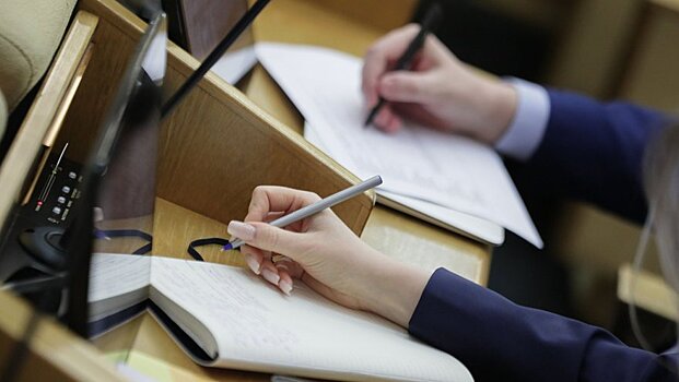 Госдума одобрила введение обязательных работ за экстремистскую символику