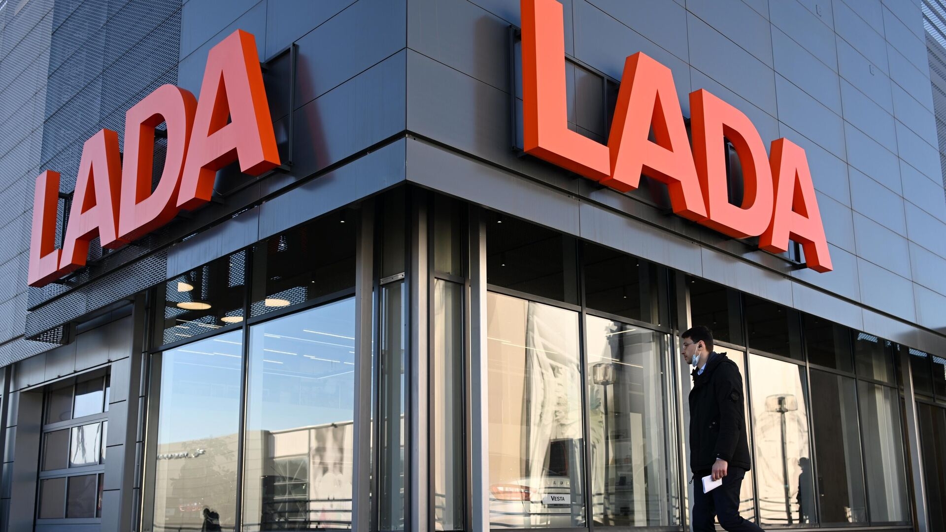В РФ выросли продажи автомобилей Lada госсектору