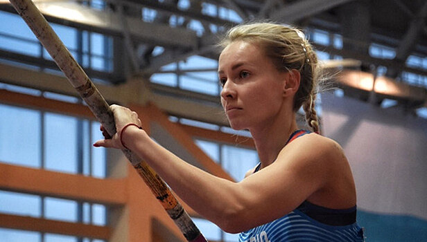 Лутковская завоевала бронзу на турнире в Швеции, выступая с шестом соперницы