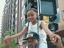 Стивен Джексон встретился с дочерью Джорджа Флойда