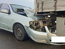 Легковушка залетела под припаркованный грузовик на Ставрополье