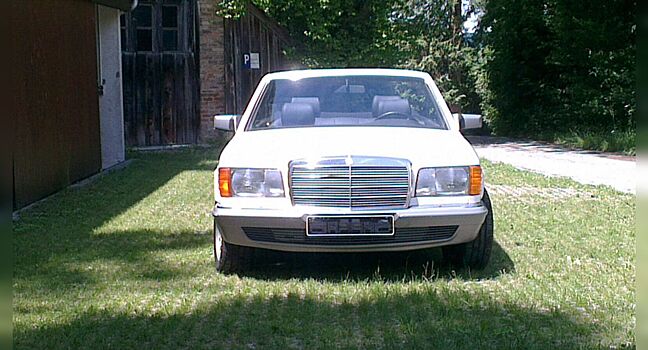 Уникальный кабриолет Mercedes-Benz 380 SEL реализуют за 3,2 млн рублей